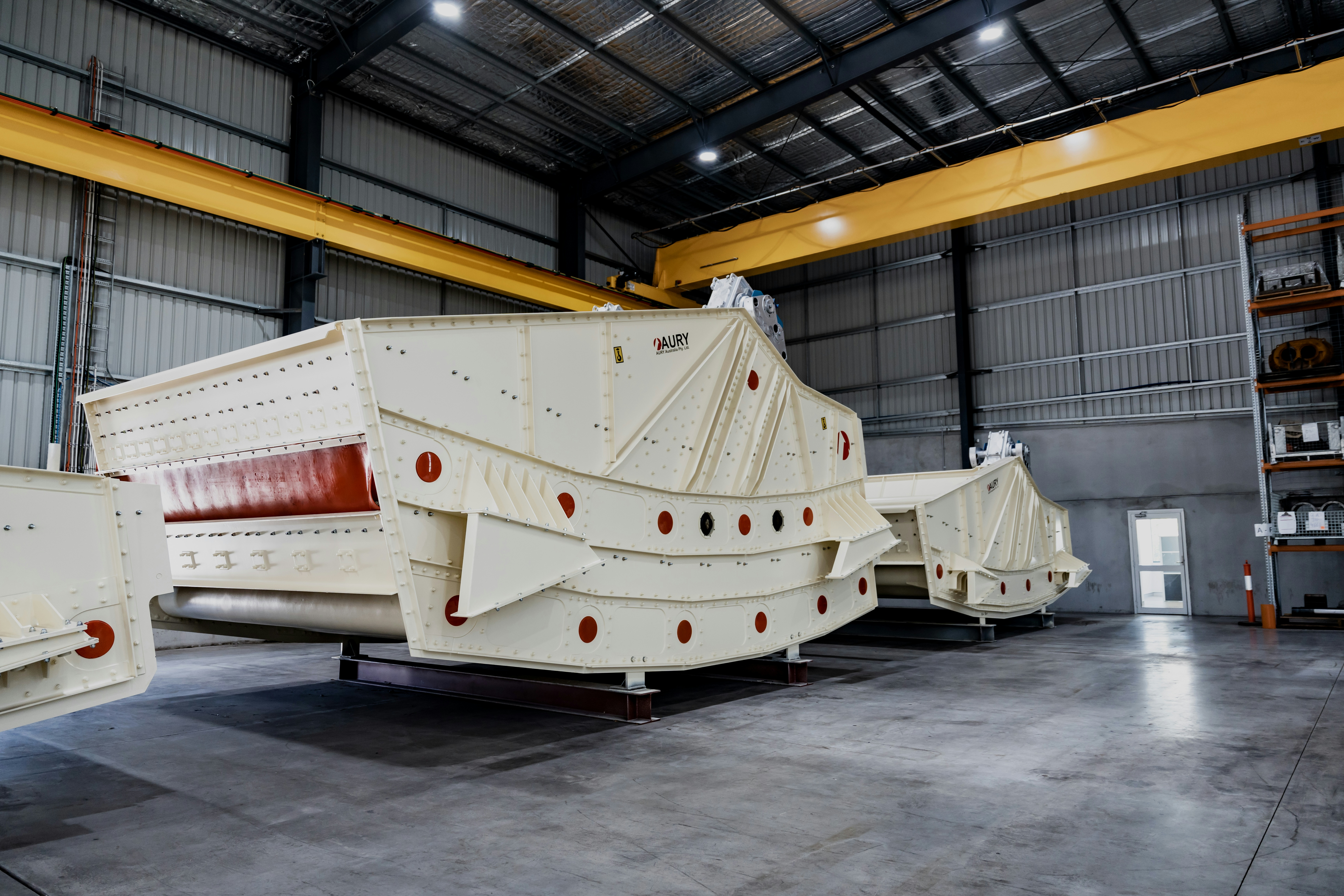 Aury screening equipment inside an industrial workshop.